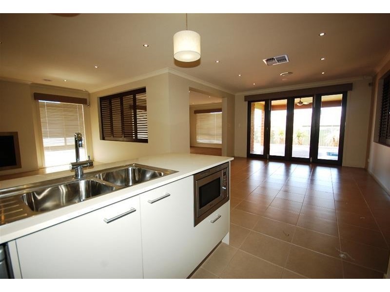 10 Hazelwood Dve, Forest Hill NSW 2651