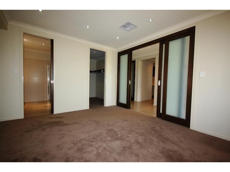 10 Hazelwood Dve, Forest Hill NSW 2651