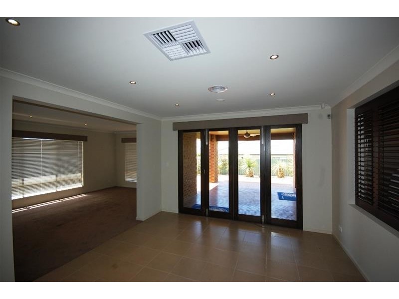 10 Hazelwood Dve, Forest Hill NSW 2651