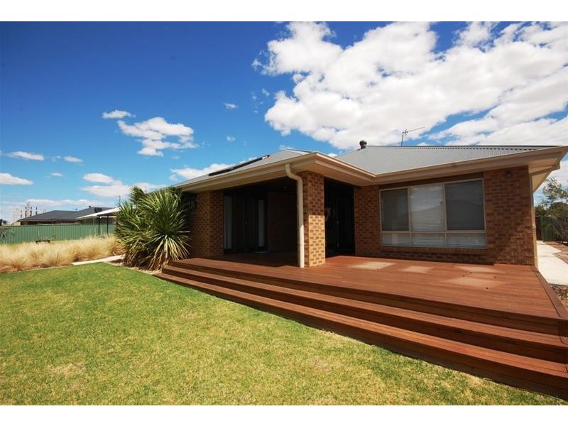 10 Hazelwood Dve, Forest Hill NSW 2651