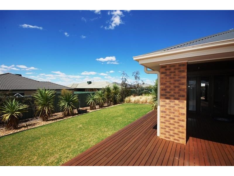10 Hazelwood Dve, Forest Hill NSW 2651