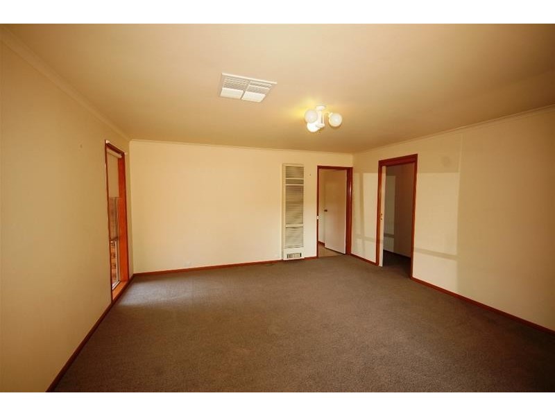 8 Otama Street, Glenfield Park NSW 2650