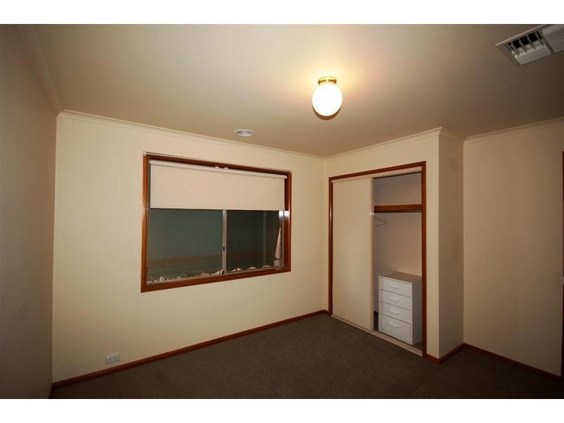 8 Otama Street, Glenfield Park NSW 2650
