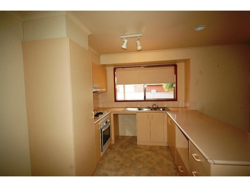 8 Otama Street, Glenfield Park NSW 2650