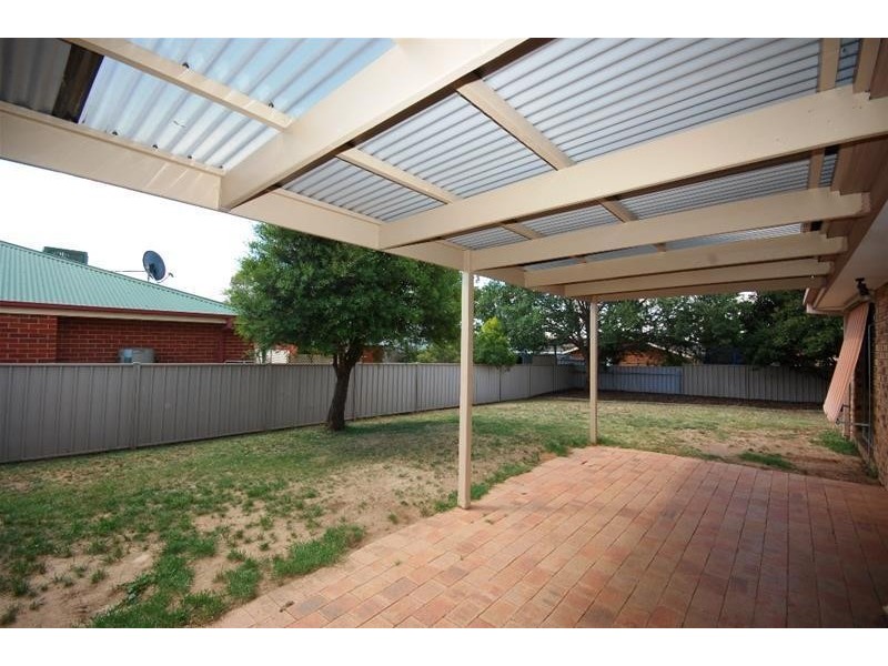 8 Otama Street, Glenfield Park NSW 2650