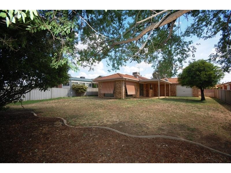 8 Otama Street, Glenfield Park NSW 2650