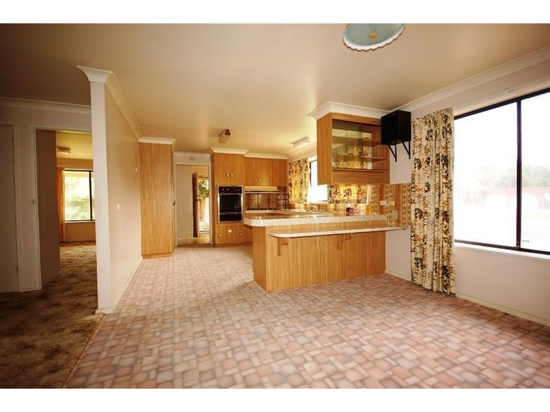 30 Dalman Parkway, Glenfield Park NSW 2650