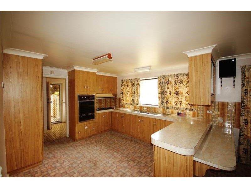 30 Dalman Parkway, Glenfield Park NSW 2650
