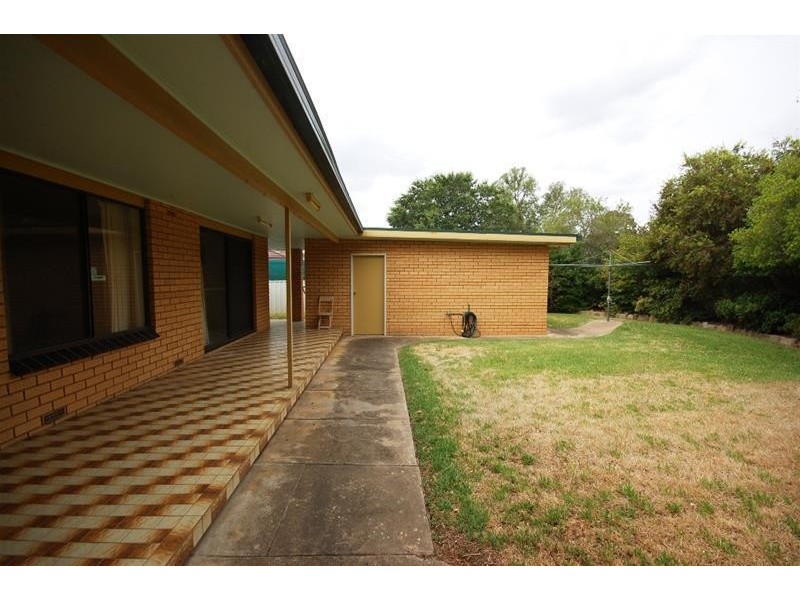 30 Dalman Parkway, Glenfield Park NSW 2650