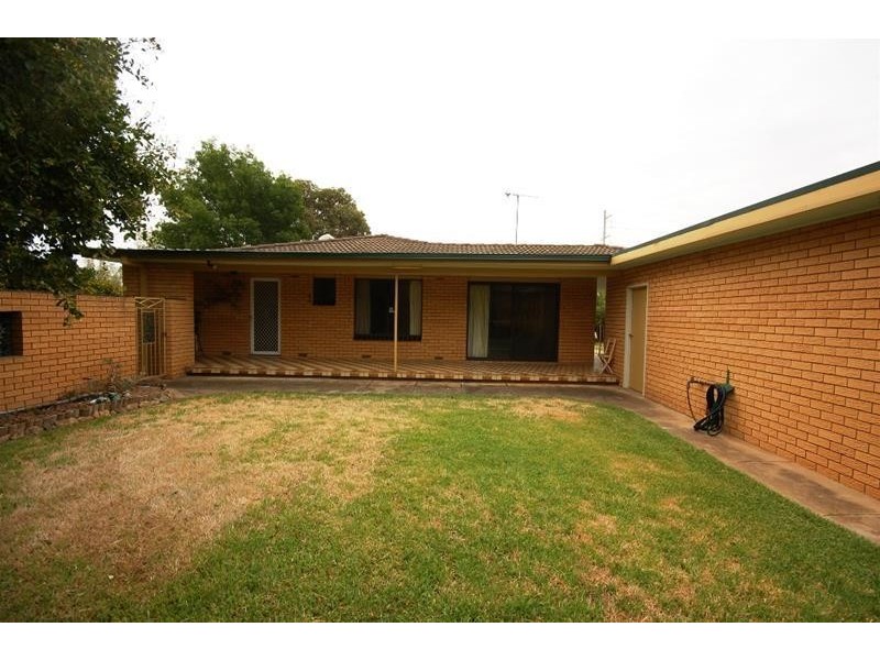 30 Dalman Parkway, Glenfield Park NSW 2650
