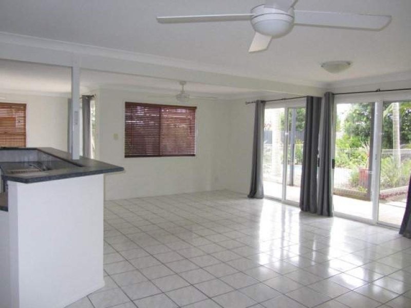 17 Point Cartwright Drive, Buddina QLD 4575