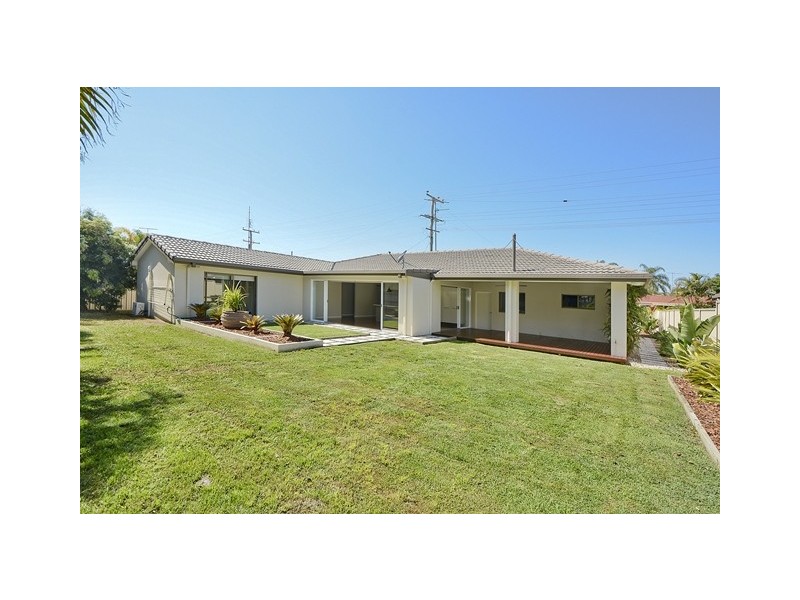 140 Goonawarra Drive, Mooloolaba QLD 4557