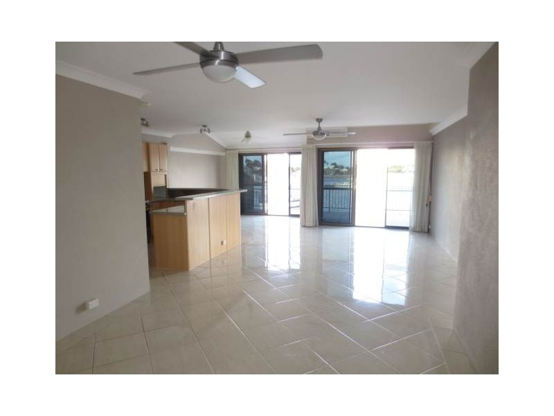 2/11 Carinya Street, Mooloolaba QLD 4557