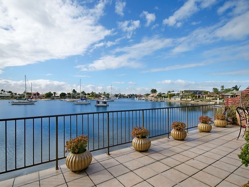 2/11 Carinya Street, Mooloolaba QLD 4557