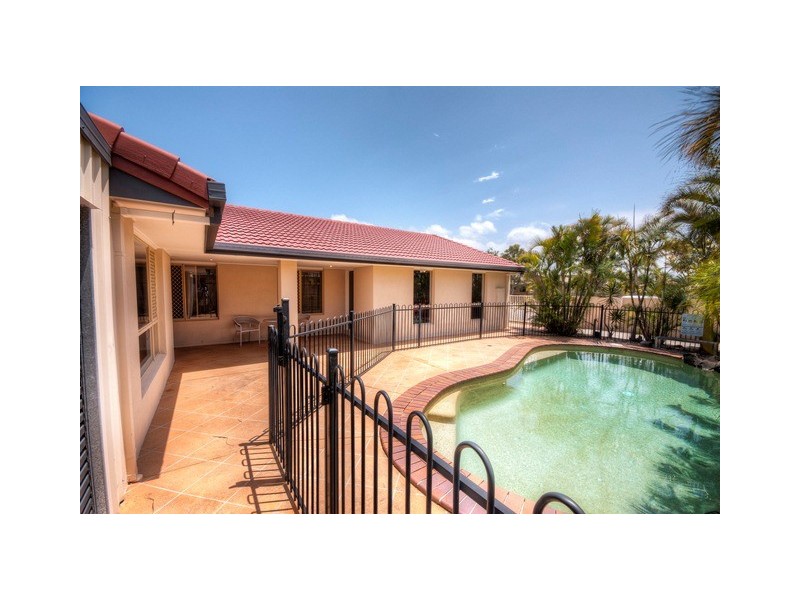 17 Kensington Drive, Minyama QLD 4575