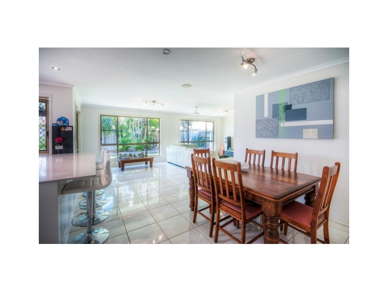 17 Kensington Drive, Minyama QLD 4575