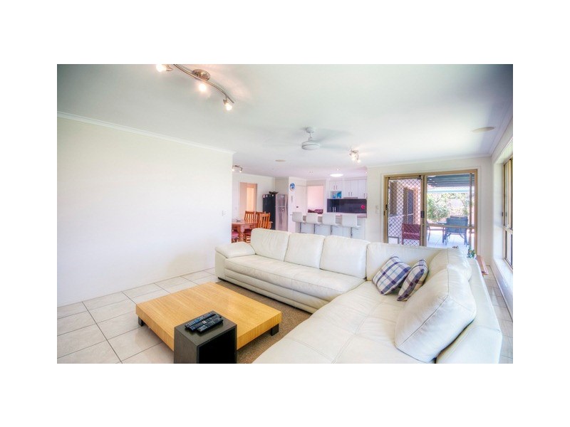 17 Kensington Drive, Minyama QLD 4575
