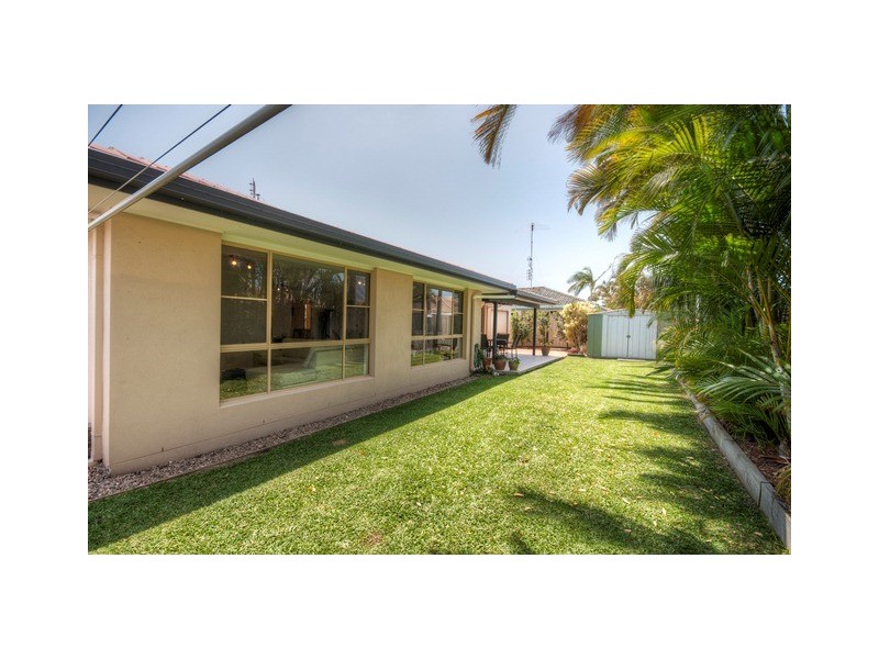 17 Kensington Drive, Minyama QLD 4575