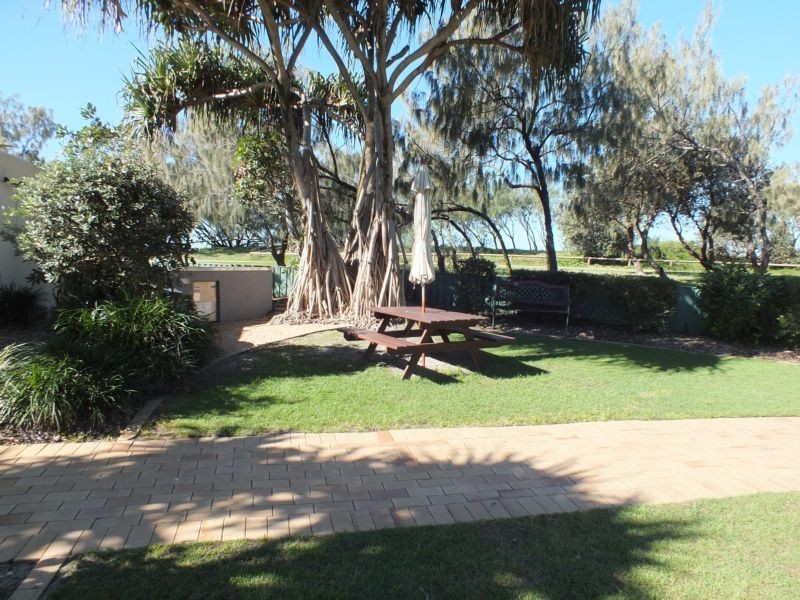 2/143 Lowanna Drive, Buddina QLD 4575