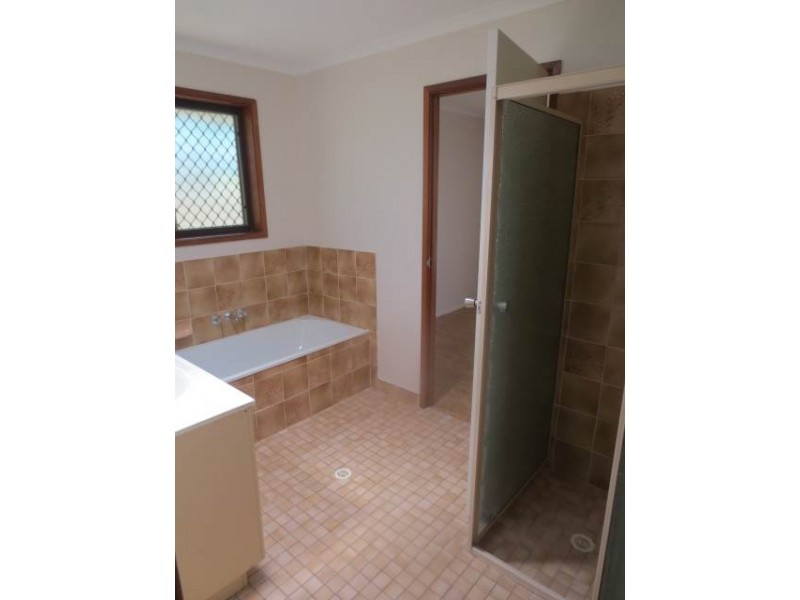 33 Peacock Cres, Bokarina QLD 4575