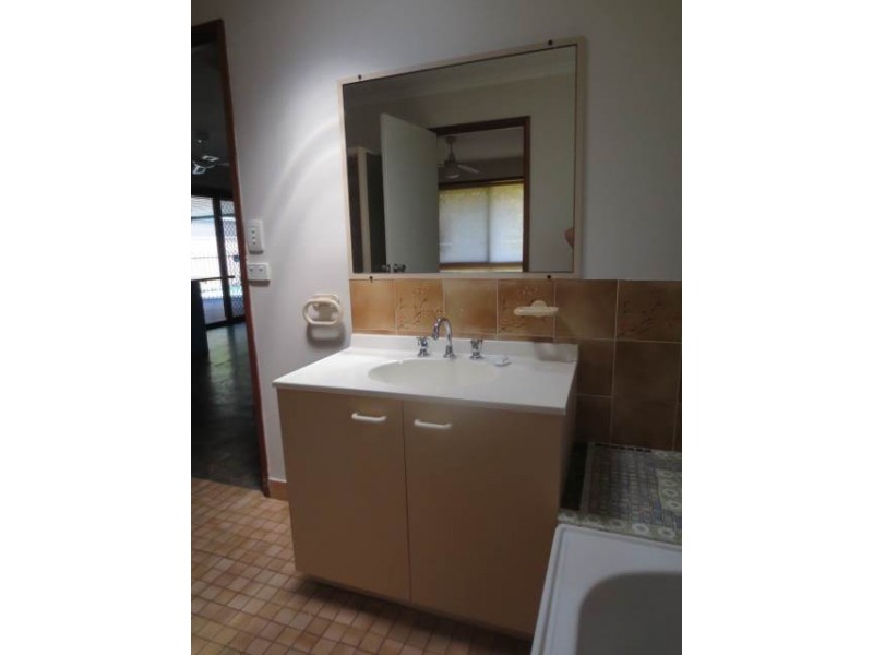 33 Peacock Cres, Bokarina QLD 4575