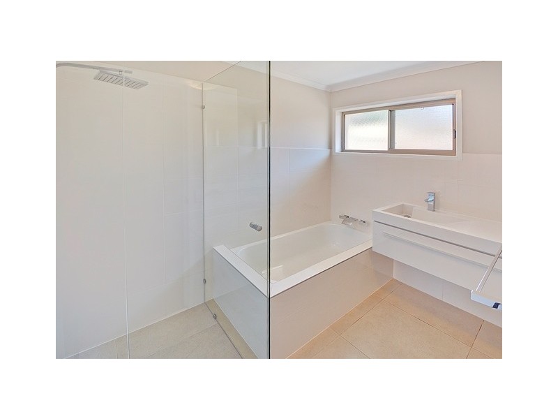 140 Goonawarra Drive, Mooloolaba QLD 4557