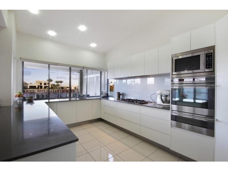 9 Nevis Court, Kawana Island QLD 4575