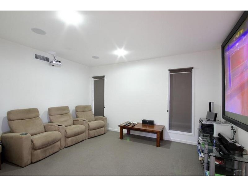 9 Nevis Court, Kawana Island QLD 4575