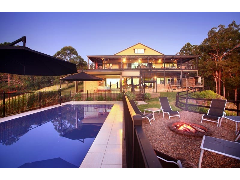 100 Rainforest Road, Chevallum QLD 4555