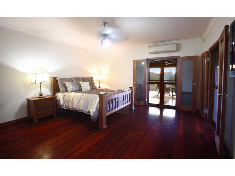 100 Rainforest Road, Chevallum QLD 4555