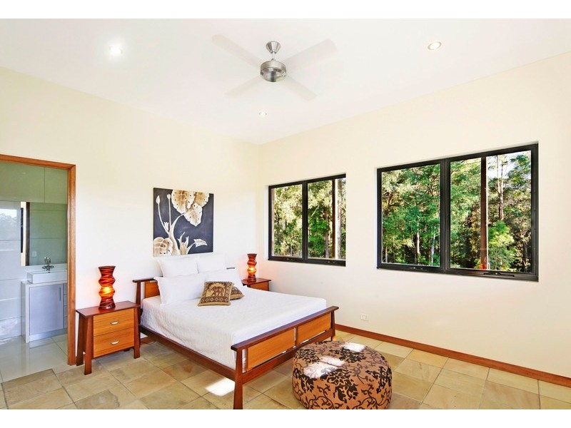 100 Rainforest Road, Chevallum QLD 4555