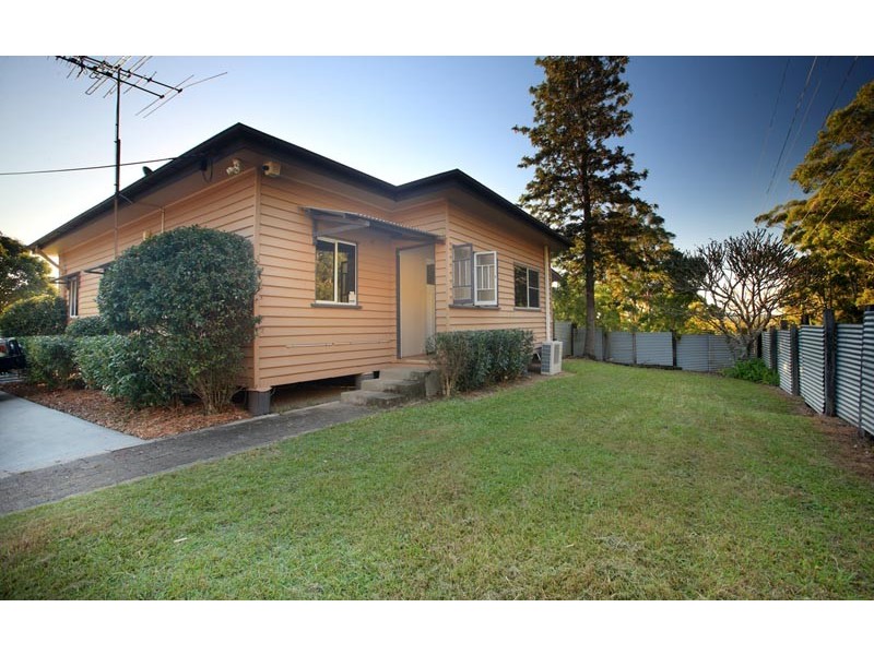 100 Rainforest Road, Chevallum QLD 4555