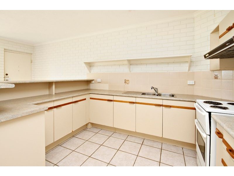 2/77 Bradman Avenue, Maroochydore QLD 4558