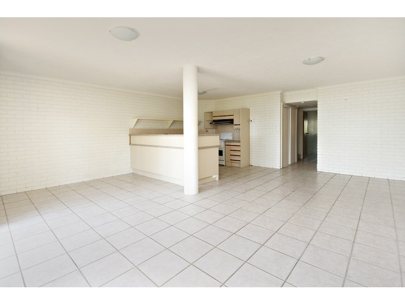 2/77 Bradman Avenue, Maroochydore QLD 4558