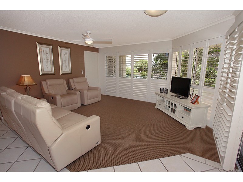 Unit 1 Surfside 147 Lowanna Drive, Buddina QLD 4575