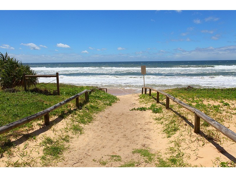 Unit 1 Surfside 147 Lowanna Drive, Buddina QLD 4575