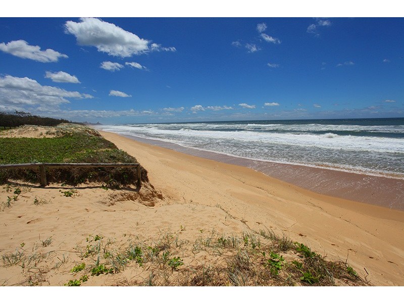 Unit 1 Surfside 147 Lowanna Drive, Buddina QLD 4575