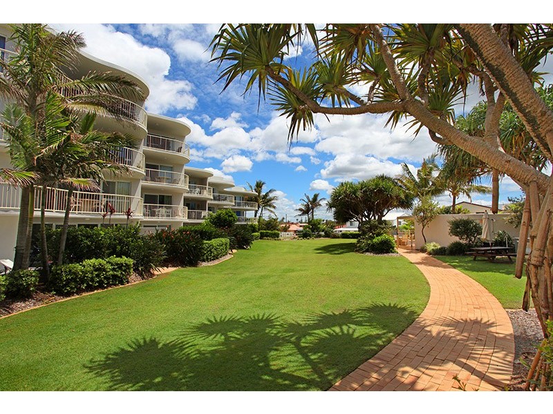 Unit 1 Surfside 147 Lowanna Drive, Buddina QLD 4575