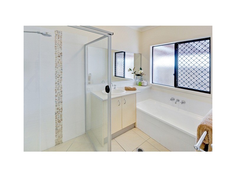 17 Irving Place, Sippy Downs QLD 4556