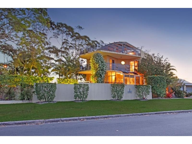 1 Kawana Street, Alexandra Headland QLD 4572