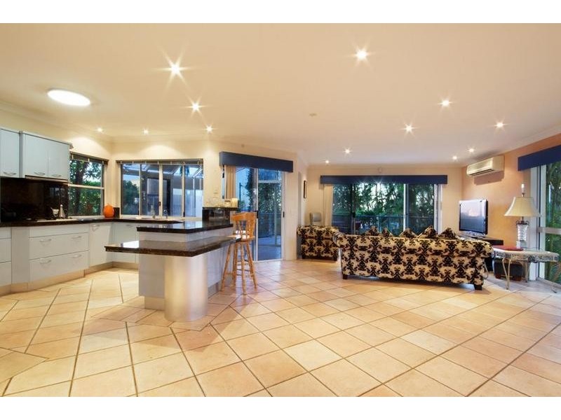 1 Kawana Street, Alexandra Headland QLD 4572