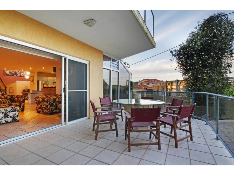 1 Kawana Street, Alexandra Headland QLD 4572