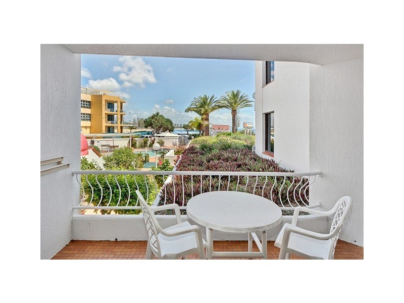 Unit 5 Alexandria 236 Alexandra Parade, Alexandra Headland QLD 4572