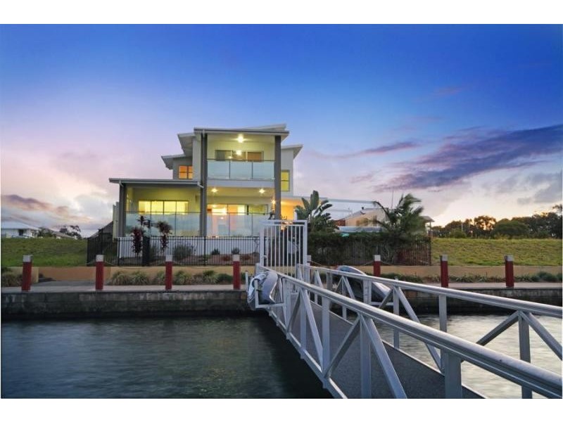 9 Nevis Court, Kawana Island QLD 4575