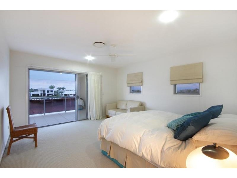 9 Nevis Court, Kawana Island QLD 4575
