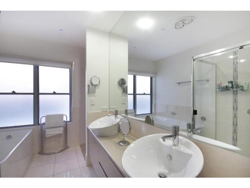 9 Nevis Court, Kawana Island QLD 4575