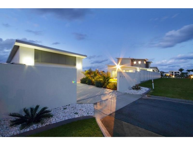 9 Nevis Court, Kawana Island QLD 4575