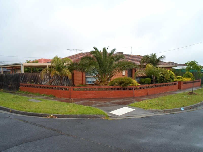 51 Branston Road, St Albans VIC 3021