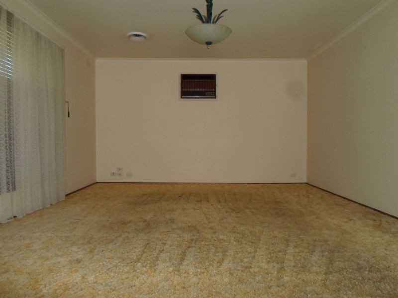 17 Balnarring Drive, Kings Park VIC 3021