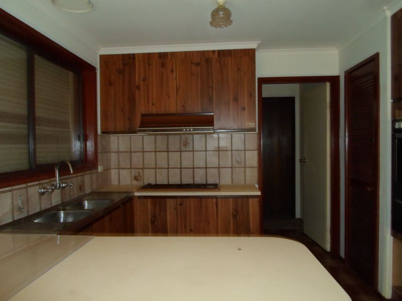 17 Balnarring Drive, Kings Park VIC 3021